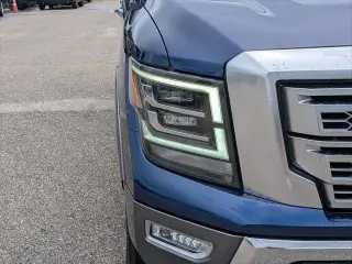 Nissan Titan 2021 4x4 Platinum Reserve 4dr Crew Cab 5.6 ft. SB