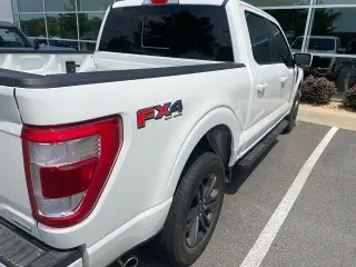 Ford F-150 2023 4x4 Platinum 4dr SuperCrew con cabina de 5.5 m. SB