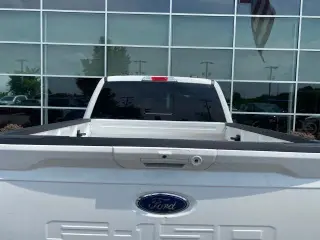 Ford F-150 2023 4x4 Platinum 4dr SuperCrew con cabina de 5.5 m. SB