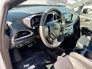 Chrysler Pacifica 2026 Select, monovolumen de 4 puertas
