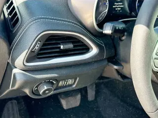 Chrysler Pacifica 2026 Select, monovolumen de 4 puertas