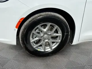 Chrysler Pacifica 2026 Select, monovolumen de 4 puertas