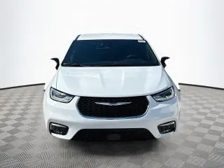 Chrysler Pacifica 2026 Select, monovolumen de 4 puertas