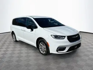 Chrysler Pacifica 2026 Select, monovolumen de 4 puertas