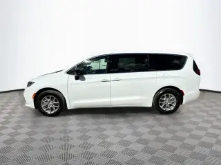 Chrysler Pacifica 2026 Select, monovolumen de 4 puertas