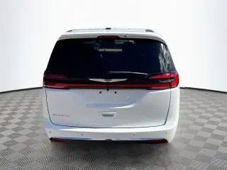 Chrysler Pacifica 2026 Select, monovolumen de 4 puertas