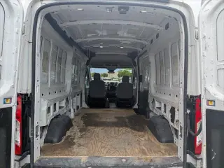Van de carga Ford Transit 2018 250 3 puertas LWB techo medio con puerta deslizante del lado del pasajero