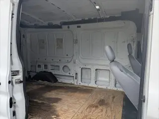 Van de carga Ford Transit 2018 250 3 puertas LWB techo medio con puerta deslizante del lado del pasajero