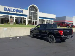 Ford F-150 2022 4x4 XLT 4 puertas SuperCrew Lonchera de 5,5 pies