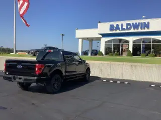 Ford F-150 2022 4x4 XLT 4 puertas SuperCrew Lonchera de 5,5 pies