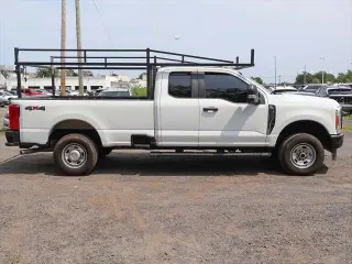Ford F-250 Super Duty 2023 4x4 XL 4 puertas SuperCab batea de 6.8 pies