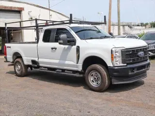Ford F-250 Super Duty 2023 4x4 XL 4 puertas SuperCab batea de 6.8 pies