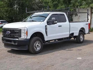 Ford F-250 Super Duty 2023 4x4 XL 4 puertas SuperCab batea de 6.8 pies