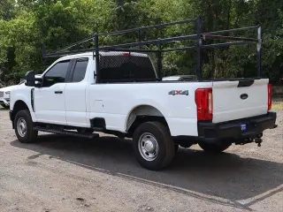 Ford F-250 Super Duty 2023 4x4 XL 4 puertas SuperCab batea de 6.8 pies