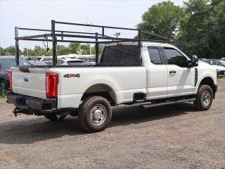 Ford F-250 Super Duty 2023 4x4 XL 4 puertas SuperCab batea de 6.8 pies