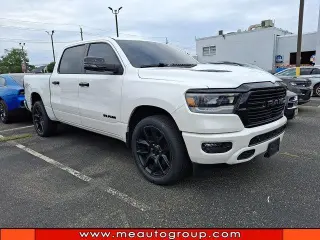 Ram 1500 2023 4x4 Laramie 4p Puerta Crew Cab 5.6 ft. SB Camioneta