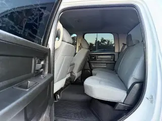 Ram 1500 Classic 2019 4x4 Tradesman Cabina completa 4 puertas 6.3 ft. SB Picaje