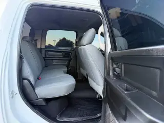 Ram 1500 Classic 2019 4x4 Tradesman Cabina completa 4 puertas 6.3 ft. SB Picaje