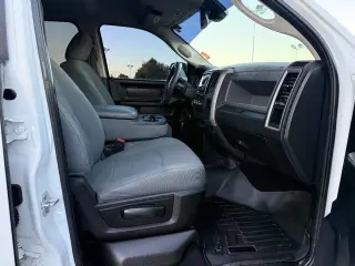 Ram 1500 Classic 2019 4x4 Tradesman Cabina completa 4 puertas 6.3 ft. SB Picaje