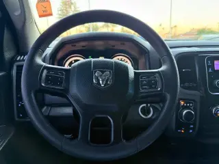 Ram 1500 Classic 2019 4x4 Tradesman Cabina completa 4 puertas 6.3 ft. SB Picaje