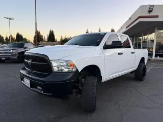 Ram 1500 Classic 2019 4x4 Tradesman Cabina completa 4 puertas 6.3 ft. SB Picaje