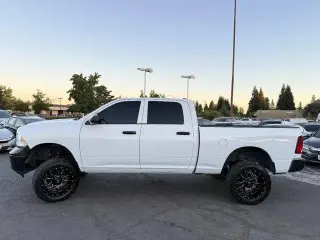 Ram 1500 Classic 2019 4x4 Tradesman Cabina completa 4 puertas 6.3 ft. SB Picaje