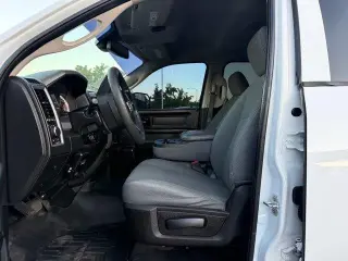 Ram 1500 Classic 2019 4x4 Tradesman Cabina completa 4 puertas 6.3 ft. SB Picaje