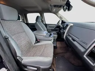 Ram 1500 2017 4x4 Big Horn 4p Cabina Tripla 6,3 pies ST Camioneta