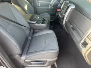 Ram 1500 Clásico 2024 4x4 Warlock 4p Pie de Cabina Crew 5.5 ft. SB Camioneta