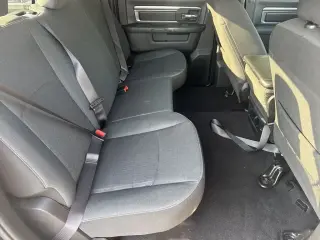 Ram 1500 Clásico 2024 4x4 Warlock 4p Pie de Cabina Crew 5.5 ft. SB Camioneta