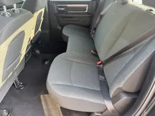 Ram 1500 Clásico 2024 4x4 Warlock 4p Pie de Cabina Crew 5.5 ft. SB Camioneta