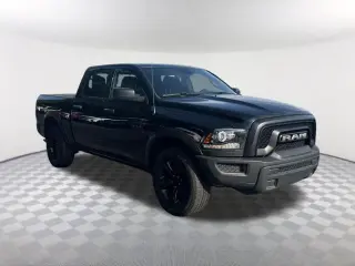 Ram 1500 Clásico 2024 4x4 Warlock 4p Pie de Cabina Crew 5.5 ft. SB Camioneta