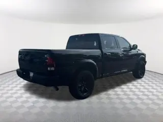 Ram 1500 Clásico 2024 4x4 Warlock 4p Pie de Cabina Crew 5.5 ft. SB Camioneta