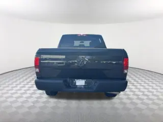 Ram 1500 Clásico 2024 4x4 Warlock 4p Pie de Cabina Crew 5.5 ft. SB Camioneta