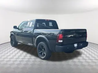 Ram 1500 Clásico 2024 4x4 Warlock 4p Pie de Cabina Crew 5.5 ft. SB Camioneta