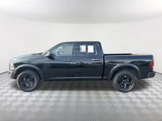 Ram 1500 Clásico 2024 4x4 Warlock 4p Pie de Cabina Crew 5.5 ft. SB Camioneta