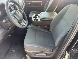 Ram 1500 Clásico 2024 4x4 Warlock 4p Pie de Cabina Crew 5.5 ft. SB Camioneta