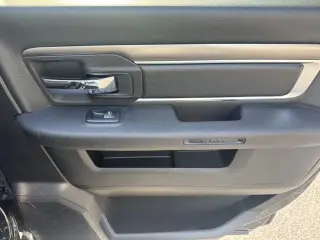 Ram 1500 Clásico 2024 4x4 Warlock 4p Pie de Cabina Crew 5.5 ft. SB Camioneta