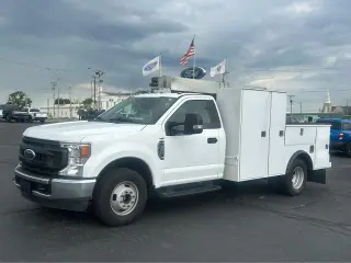 Ford F-350 Super Duty 2021 4x2 XL 2 puertas Cabina Regular 145 in. entre ejes Chasis DRW