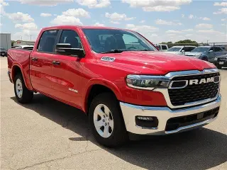 Ram 1500 2025 4x4 Big Horn 4 puertas Crew Cab pickup con caja de 5.6 pies