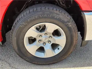 Ram 1500 2025 4x4 Big Horn 4 puertas Crew Cab pickup con caja de 5.6 pies