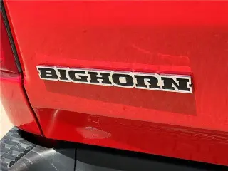 Ram 1500 2025 4x4 Big Horn 4 puertas Crew Cab pickup con caja de 5.6 pies
