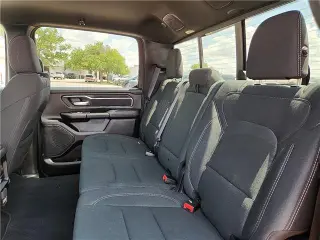 Ram 1500 2025 4x4 Big Horn 4 puertas Crew Cab pickup con caja de 5.6 pies