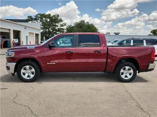 RAM 1500 2025 4x4 Big Horn 4 puertas Crew Cab 5.6 pies. SB Pickup