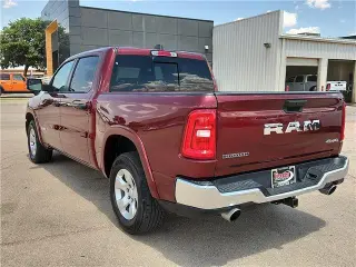 RAM 1500 2025 4x4 Big Horn 4 puertas Crew Cab 5.6 pies. SB Pickup