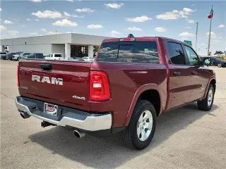 RAM 1500 2025 4x4 Big Horn 4 puertas Crew Cab 5.6 pies. SB Pickup