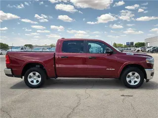 RAM 1500 2025 4x4 Big Horn 4 puertas Crew Cab 5.6 pies. SB Pickup