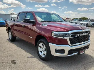 RAM 1500 2025 4x4 Big Horn 4 puertas Crew Cab 5.6 pies. SB Pickup