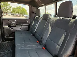 RAM 1500 2025 4x4 Big Horn 4 puertas Crew Cab 5.6 pies. SB Pickup