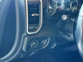Ram 1500 2020 4x4 Big Horn 4 puertas Crew Cab 5.6 pies de bateo Pickup